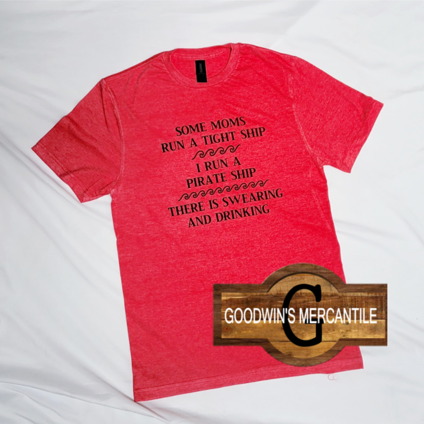 PIRATE MOM UNISEX T-SHIRT